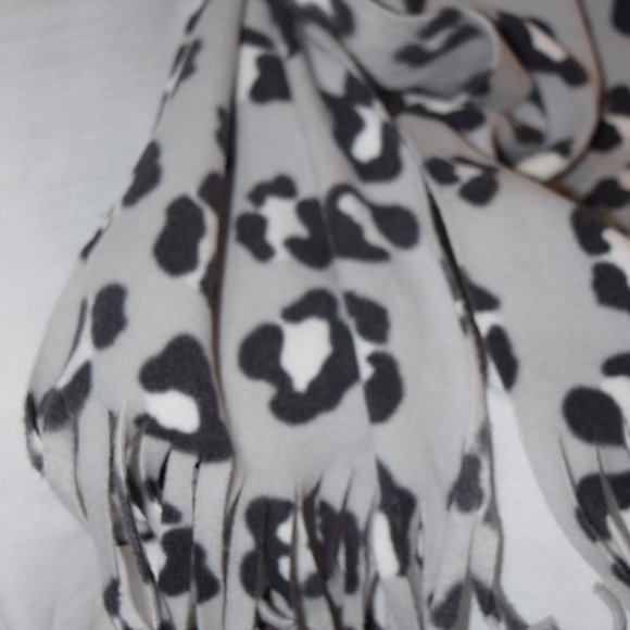 Old Navy Fleece Scarf,Gray/Blk/Wht Animal Print - Picture 3 of 6